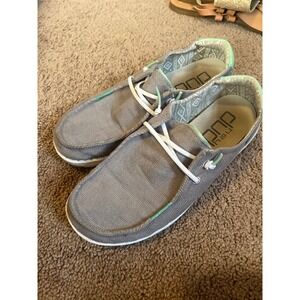 Woman's size 7 hey dude